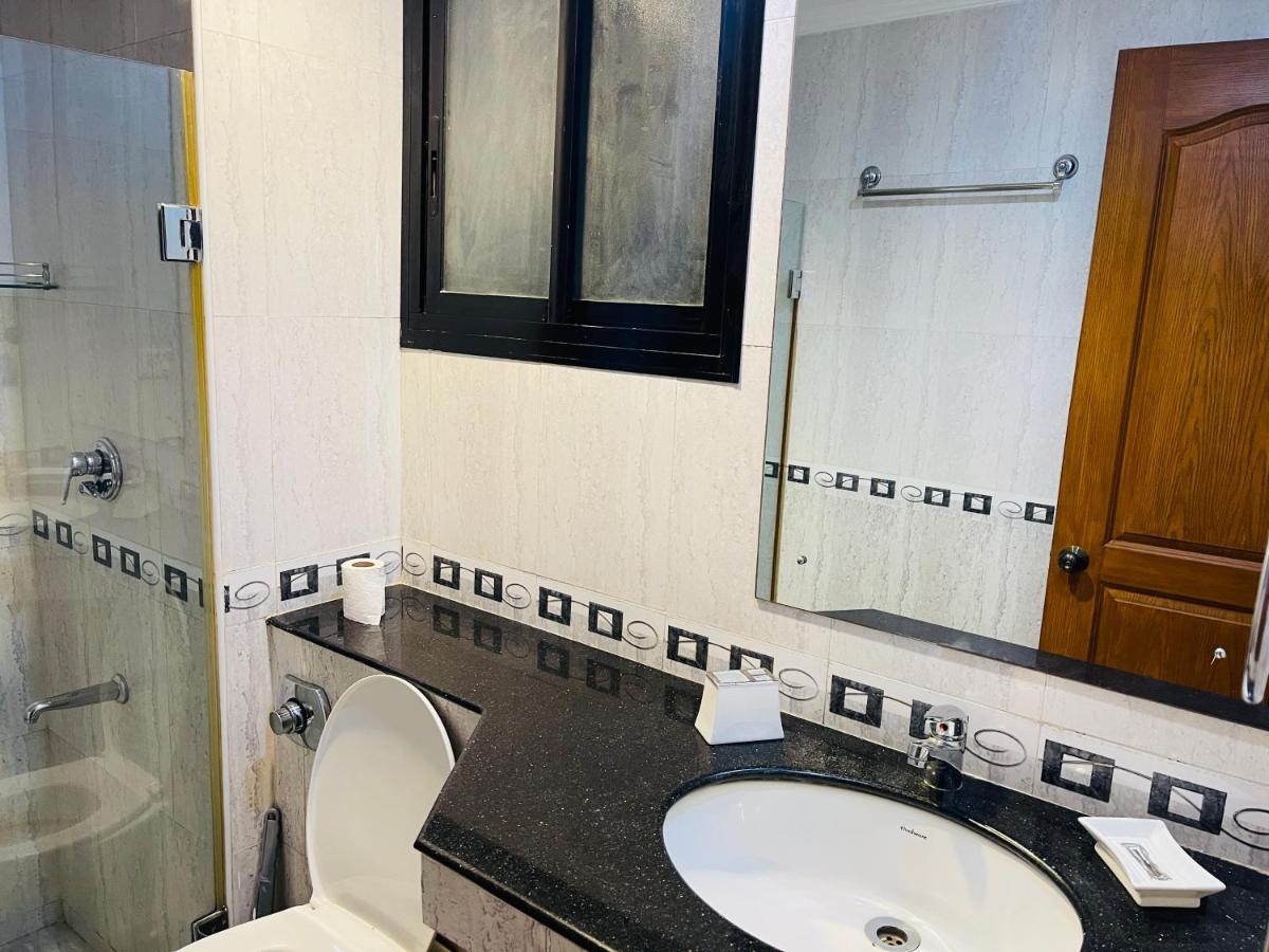 Riviera Palms 1 Luxury 1 Bhk Apartment With Swimmimg Pool View- Arpora - Near Baga Beach オールド･ゴア エクステリア 写真